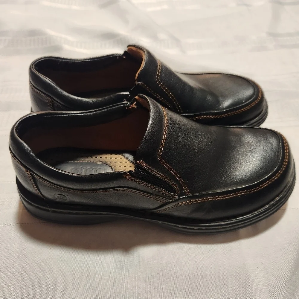 3/$25 Born brown leather slip on loafers size 8 / 41